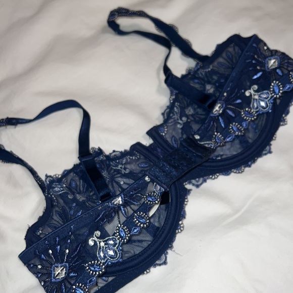 Chantelle Vendome Demi Bra (32D)- Ebony/Navy - Picture 4 of 4